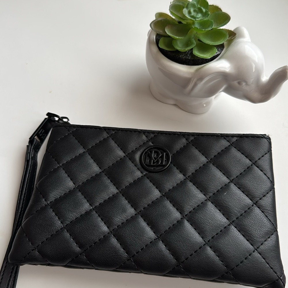 Badgley Mischka Quilted Wristlet EUC